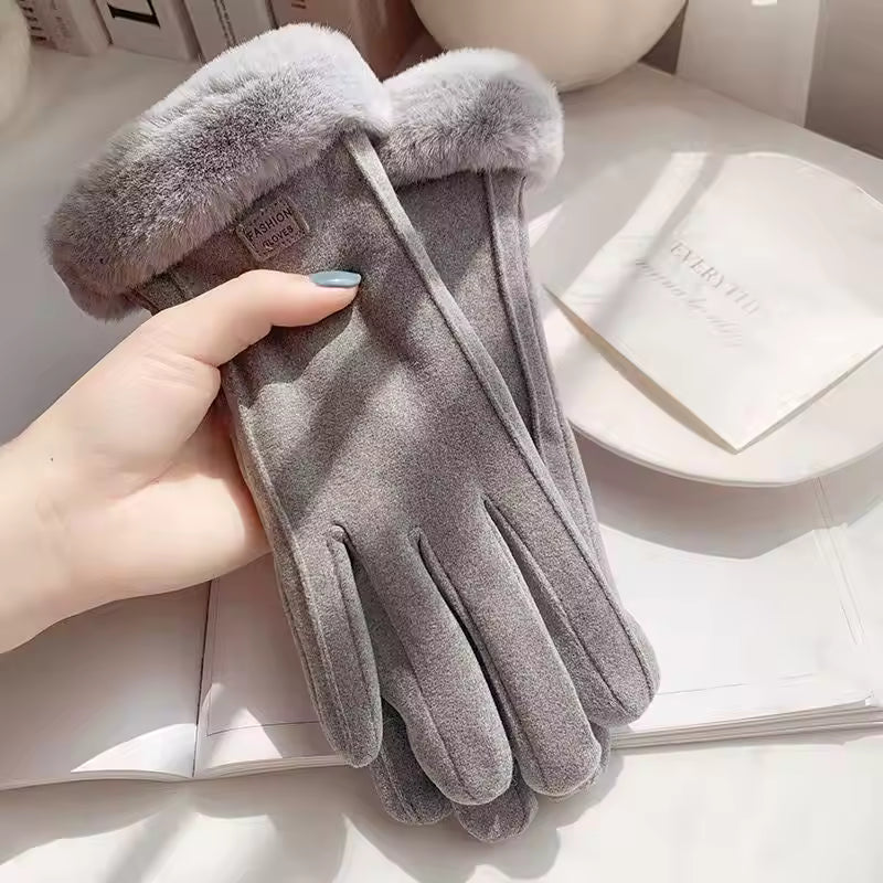 Hannah Gray winter gloves featuring a plush-lined interior, faux-fur cuffs, and full-finger touchscreen design